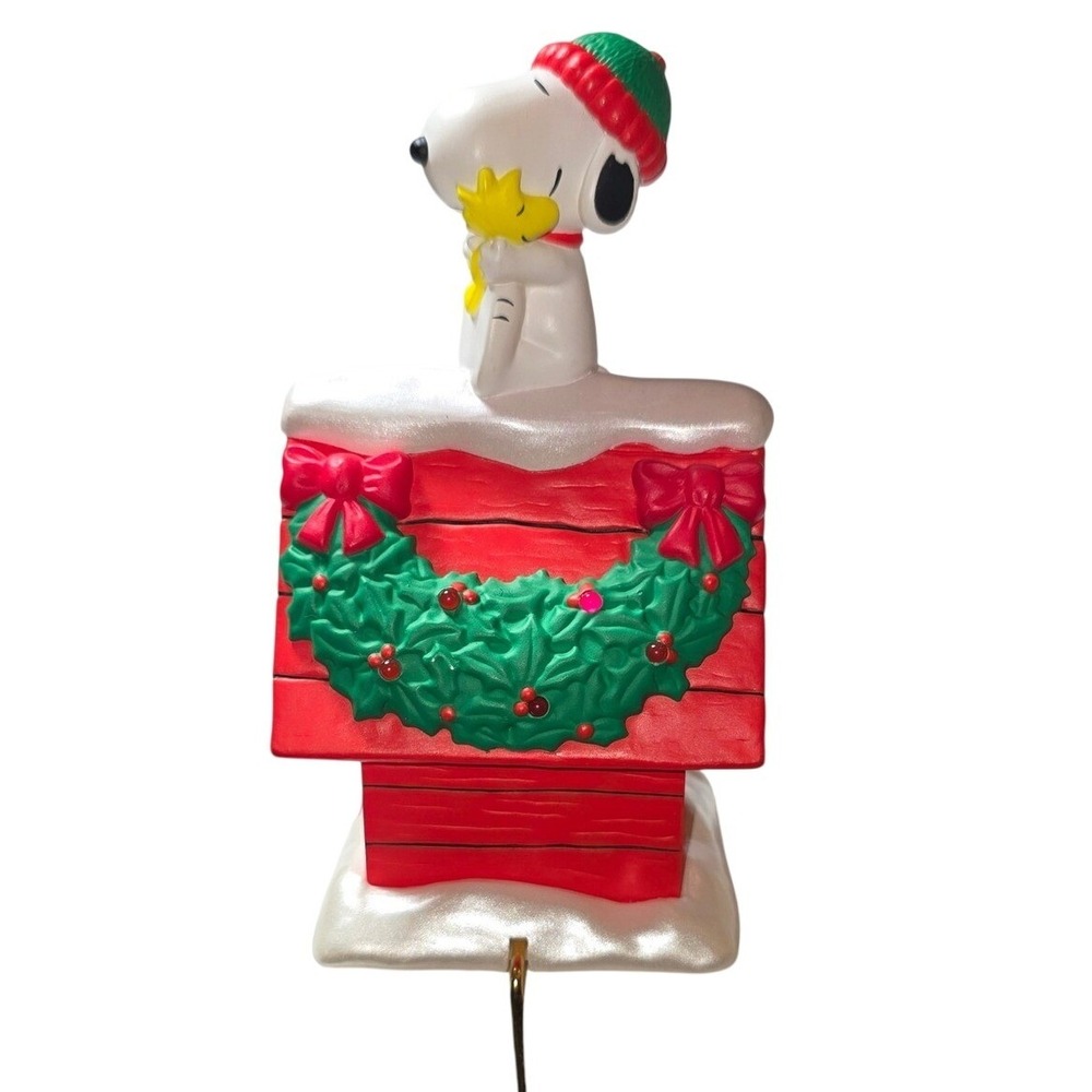 Hallmark Peanuts Stocking Hanger Snoopy Lights in Wreath Twinkle Christmas WORKS